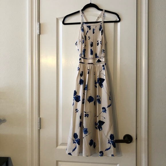 Club Monaco Dresses & Skirts - Club Monaco silk floral dress